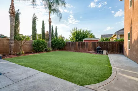 Exterior - 1802 N Kaweah Ave, Clovis, CA 93619 photo 24 of 25