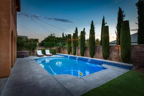 Exterior - 1802 N Kaweah Ave, Clovis, CA 93619 photo 12 of 25