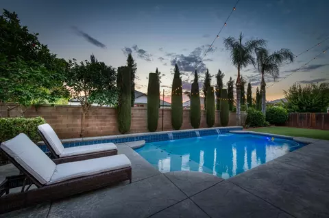 Exterior - 1802 N Kaweah Ave, Clovis, CA 93619 photo 10 of 25