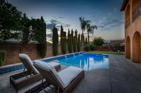 Exterior - 1802 N Kaweah Ave, Clovis, CA 93619 photo 11 of 25