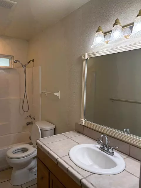 Bath - 822 W Alamos, Clovis, CA 93612 photo 2 of 6