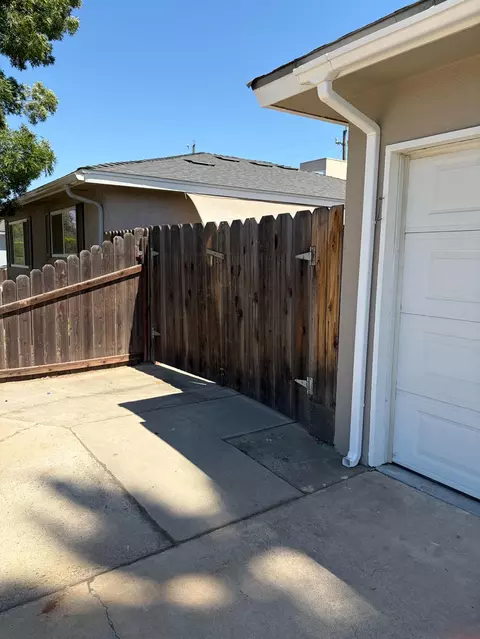 Exterior - 822 W Alamos, Clovis, CA 93612 photo 4 of 7