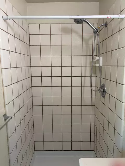 Bath - 822 W Alamos, Clovis, CA 93612 photo 4 of 6