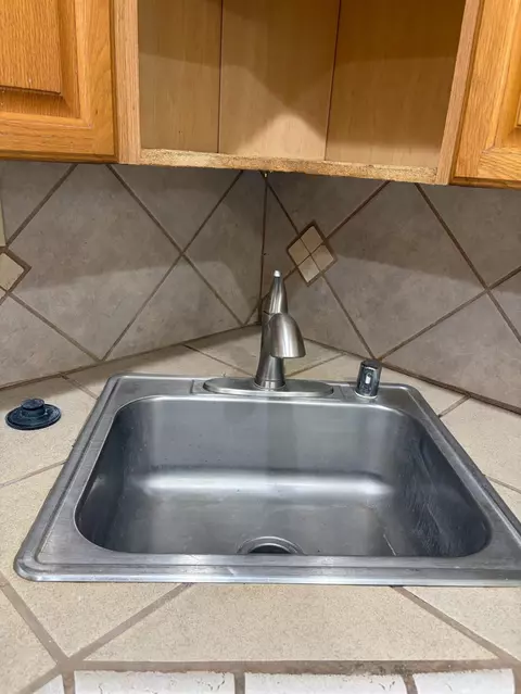 Kitchen - 822 W Alamos, Clovis, CA 93612 photo 3 of 3