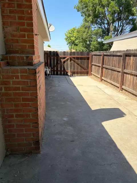 Exterior - 822 W Alamos, Clovis, CA 93612 photo 7 of 7