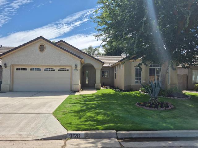 9128 N Recreation Ave, Fresno, CA 93720