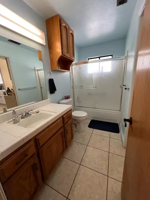 Bath - 32644 Quail Ln, Yokuts Valley, CA 93675 photo 4 of 4