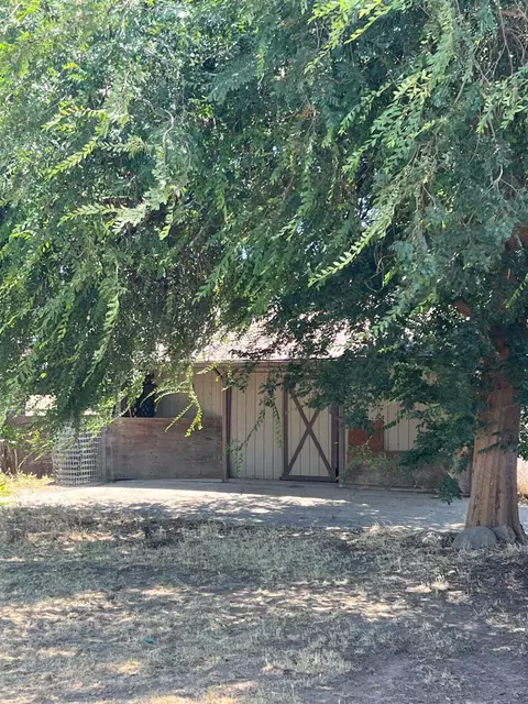 Exterior - 32644 Quail Ln, Yokuts Valley, CA 93675 photo 10 of 14