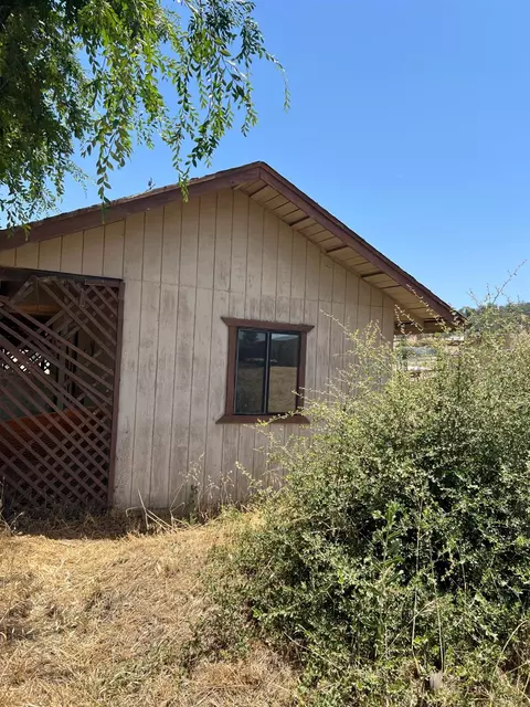 Exterior - 32644 Quail Ln, Yokuts Valley, CA 93675 photo 11 of 14