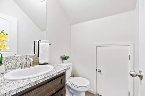 Bath - 86 Sedona, Merced, CA 95341 photo 1 of 3