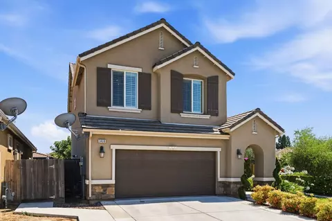 Exterior - 3408 Sussex Ave, Clovis, CA 93619 photo 3 of 11