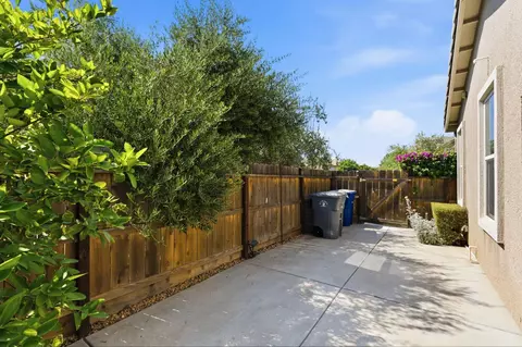 Exterior - 3408 Sussex Ave, Clovis, CA 93619 photo 10 of 11