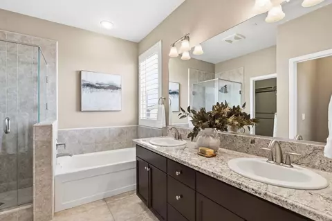 Bath - 3408 Sussex Ave, Clovis, CA 93619 photo 2 of 5