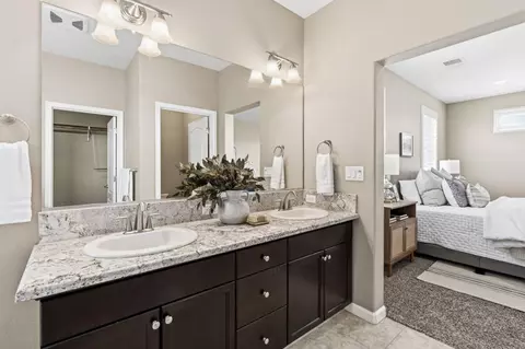 Bath - 3408 Sussex Ave, Clovis, CA 93619 photo 3 of 5
