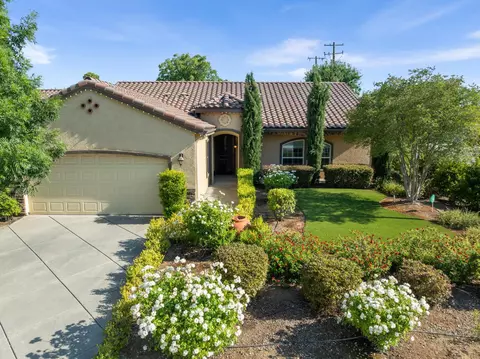 2208 Mesa, Clovis, CA 93611