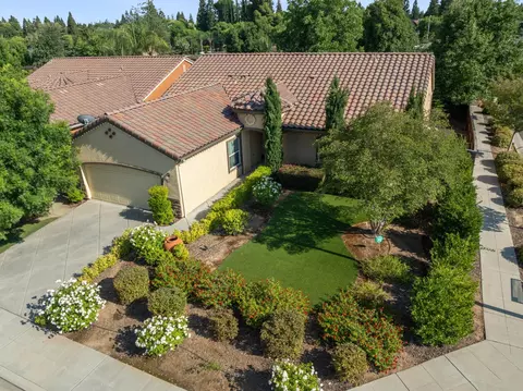 Exterior - 2208 Mesa, Clovis, CA 93611 photo 5 of 8