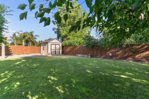 Exterior - 2208 Mesa, Clovis, CA 93611 photo 7 of 8