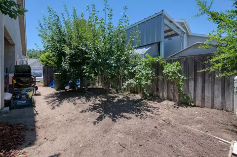 Exterior - 377 Moody Ave, Clovis, CA 93619 photo 12 of 12
