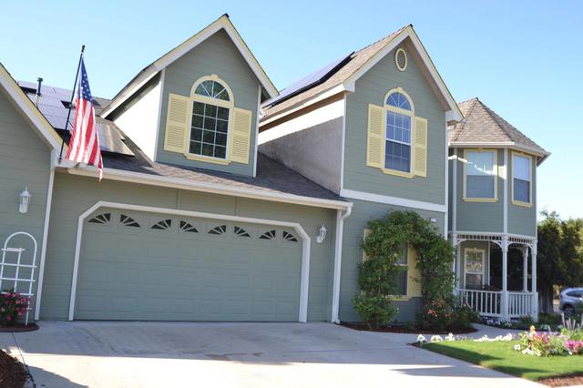 377 Moody Ave, Clovis, CA 93619