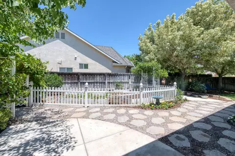 Exterior - 377 Moody Ave, Clovis, CA 93619 photo 3 of 12