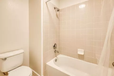 Bath - 377 Moody Ave, Clovis, CA 93619 photo 4 of 4