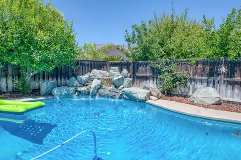 Exterior - 377 Moody Ave, Clovis, CA 93619 photo 11 of 12