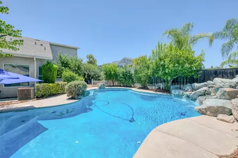 Exterior - 377 Moody Ave, Clovis, CA 93619 photo 9 of 12