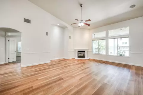 Living - 377 Moody Ave, Clovis, CA 93619 photo 3 of 7