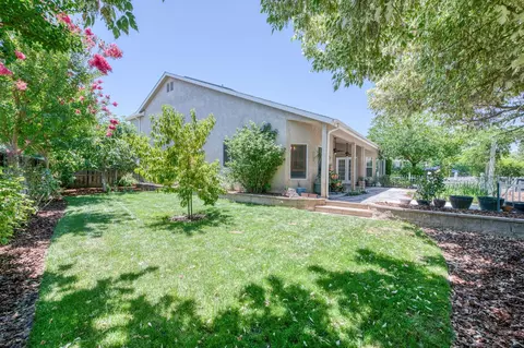 Exterior - 377 Moody Ave, Clovis, CA 93619 photo 5 of 12