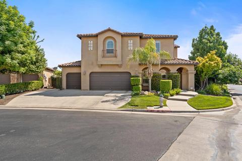 1495 E Via Mirasol Ln, Fresno, CA 93730