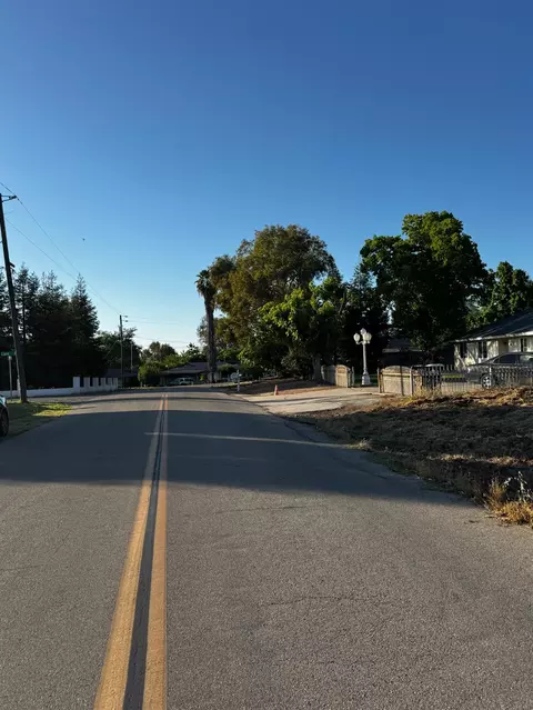 17855 Lane Dr, Madera, CA 93638