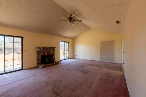 Living - 25199 Avenue 18, Madera, CA 93638 photo 2 of 2