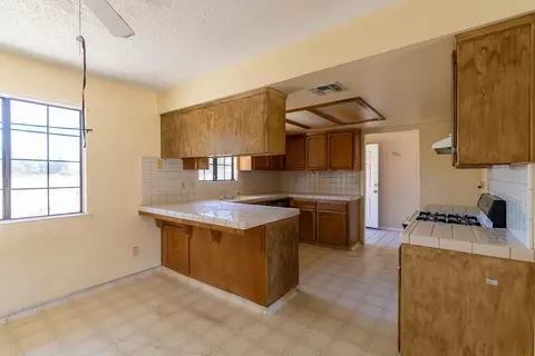 Kitchen - 25199 Avenue 18, Madera, CA 93638 photo 2 of 2