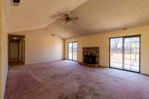 Living - 25199 Avenue 18, Madera, CA 93638 photo 1 of 2