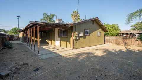 Exterior - 261 E Pleasant St, Coalinga, CA 93210 photo 2 of 3