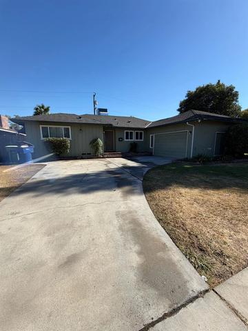 2938 E Willis Ave, Fresno, CA 93726