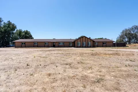Exterior - 16448 Monreal Rd, Madera, CA 93636 photo 6 of 35