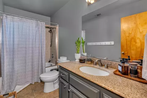 Bath - 16448 Monreal Rd, Madera, CA 93636 photo 5 of 9