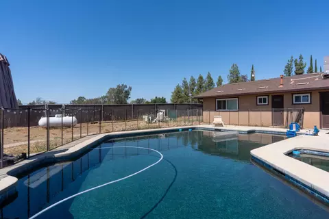 Exterior - 16448 Monreal Rd, Madera, CA 93636 photo 20 of 35