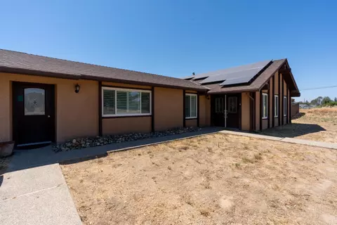 Exterior - 16448 Monreal Rd, Madera, CA 93636 photo 4 of 35