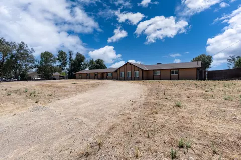 Exterior - 16448 Monreal Rd, Madera, CA 93636 photo 7 of 35