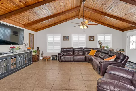 Living - 16448 Monreal Rd, Madera, CA 93636 photo 3 of 6