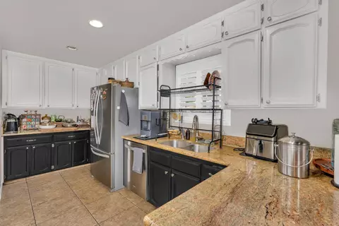 Kitchen - 16448 Monreal Rd, Madera, CA 93636 photo 3 of 4