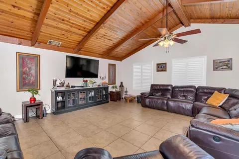 Living - 16448 Monreal Rd, Madera, CA 93636 photo 2 of 6