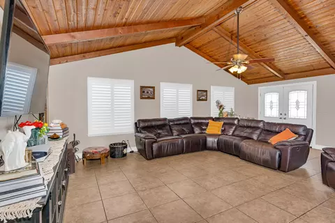 Living - 16448 Monreal Rd, Madera, CA 93636 photo 4 of 6