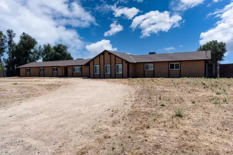 Exterior - 16448 Monreal Rd, Madera, CA 93636 photo 8 of 35