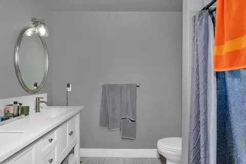 Bath - 16448 Monreal Rd, Madera, CA 93636 photo 6 of 9