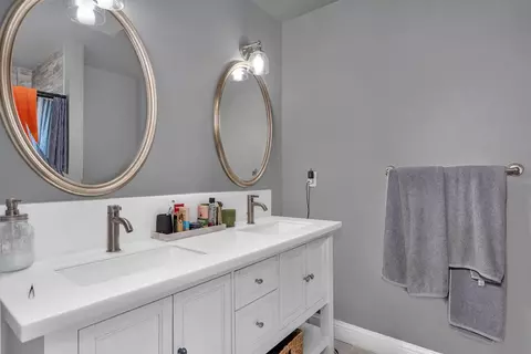 Bath - 16448 Monreal Rd, Madera, CA 93636 photo 7 of 9