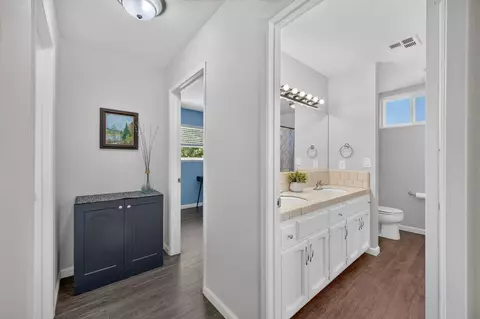 Entry Way - 11839 E Ashlan Ave, Sanger, CA 93657 photo 3 of 3