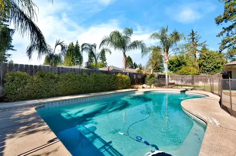 Exterior - 1661 E Fallbrook Ave, Fresno, CA 93720 photo 5 of 6